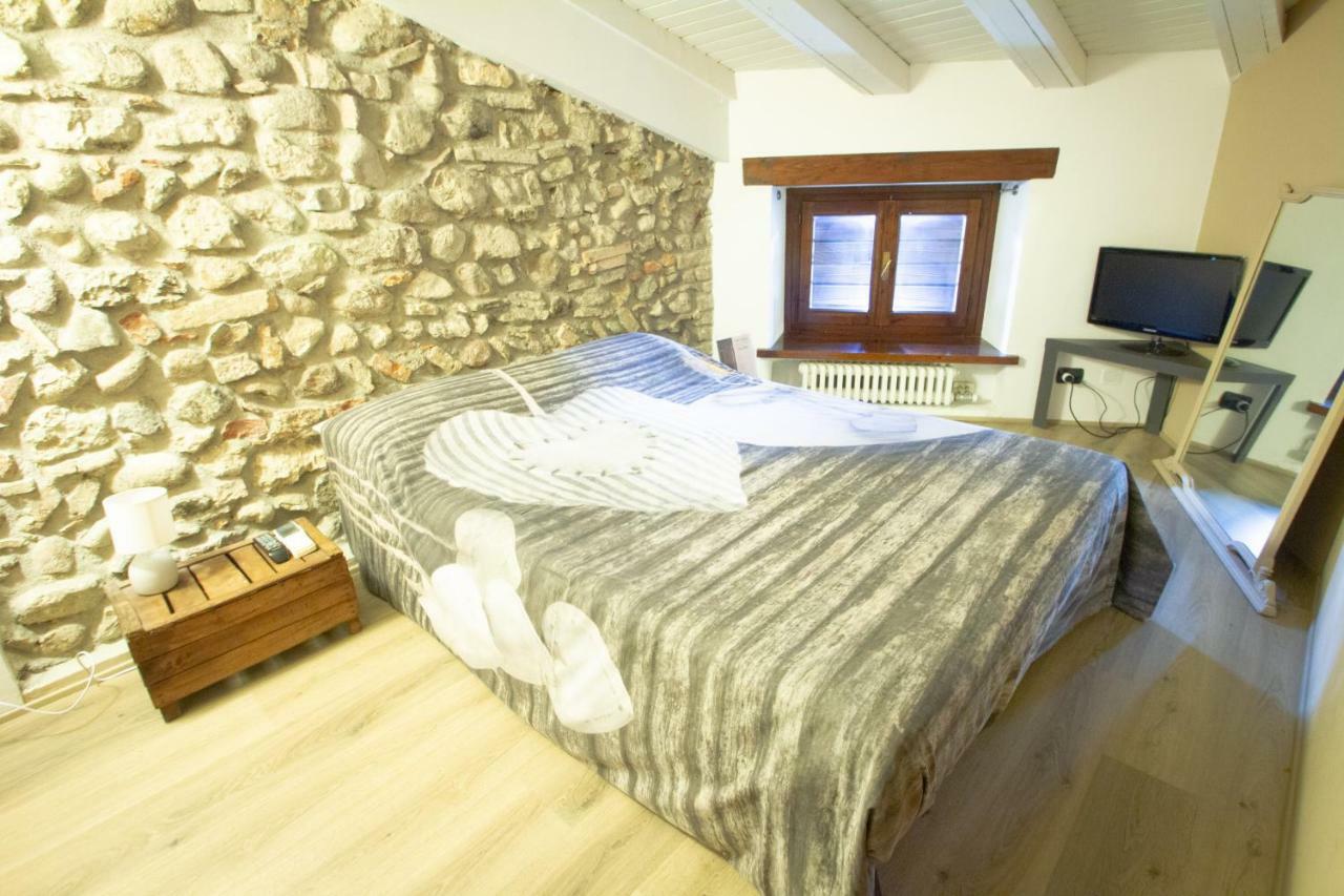 Prigioni House Bed and Breakfast Peschiera del Garda Exteriör bild